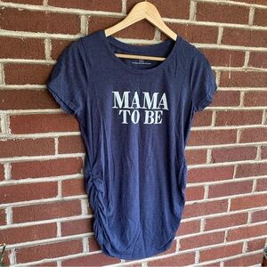“MAMA TO BE” Ruched Graphic T-Shirt by Motherhood Maternity Size M